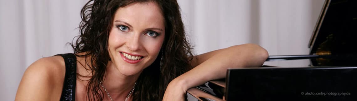 Christiane Dehmer, live, Pianistin, Sängerin, deutsche Musikerin, Flügel, grand piano, photo: cmk-photography.de